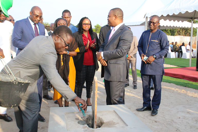 Pose de la première pierre du bâtiment du CERViDA-DOUNEDON à l’Université de Lomé